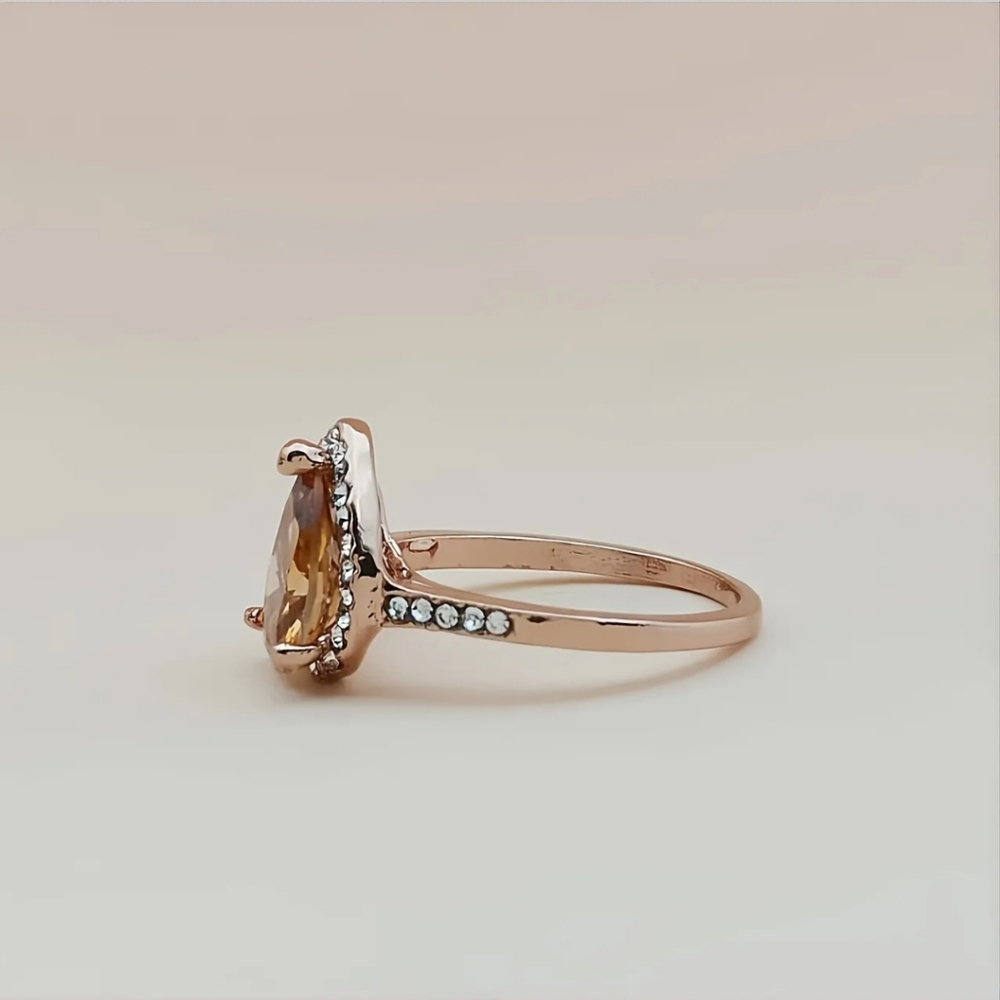 2.50 C Pear Shape Simulated Pink Morganite & White CZ Elegant Ring. - Picture 3 of 8